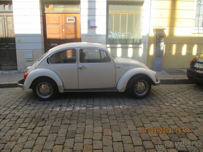 Дорогу малолитражкам на узких улицах Лиона!