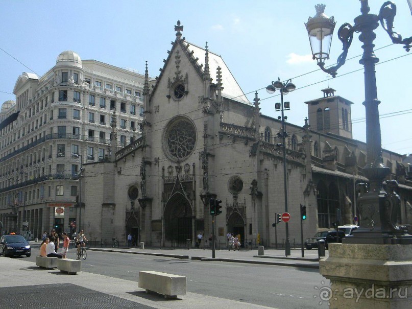 На эту средневековую церквушку, даже не включенную в список достопримечательностей Лиона, мы наткнулись случайно, пробегая по центру Лиона.  Невысокое средневековое здание- церковь Сен-Бонавентюр (Église Saint-Bonaventure)
добавлена 3 окт в альбом Лион - гастрономическая столица Франции. 09,14