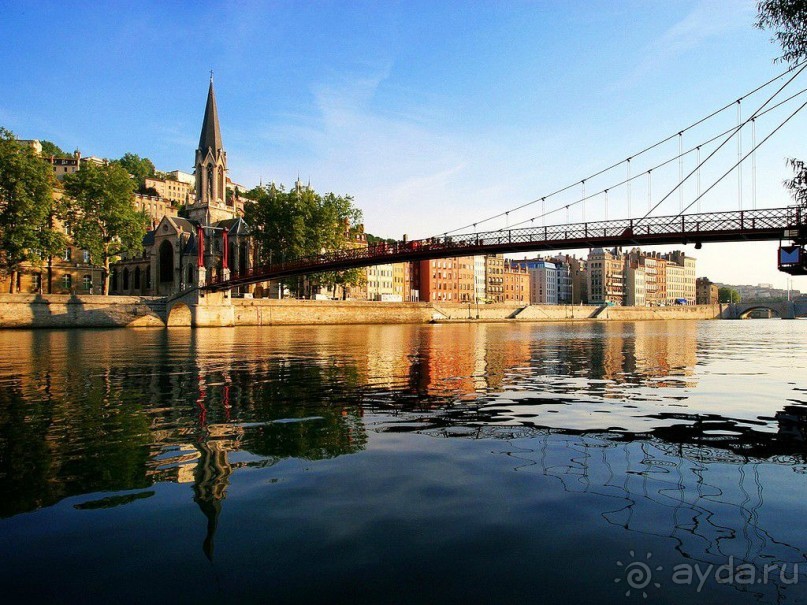 Как же здорово после  Москвы и Парижа глотнуть свежего воздуха. Да -да, именно свежего, потому что в Лионе нет ощущения, что находишься в мегаполисе. Здесь очень уютно, спокойно и размеренно
