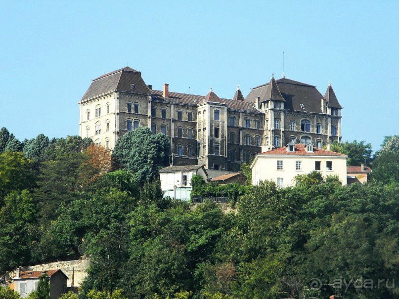 Музей изобразительных искусств в Лионе был основан в 1801 году. Сейчас он является самым знаменитым и интересным во Франции и Европе. Музей находится на месте бывшего бенедиктинского аббатства, во Дворце Сен-Пьера.