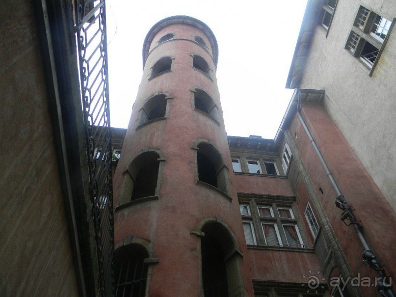 Внутренних дворов в Лионе сохранилось более трехсот, и самые красивые из них сосредоточены в ренессансных кварталах.