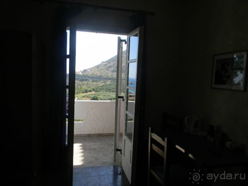 Выход на балкон из "гостиной" номера.