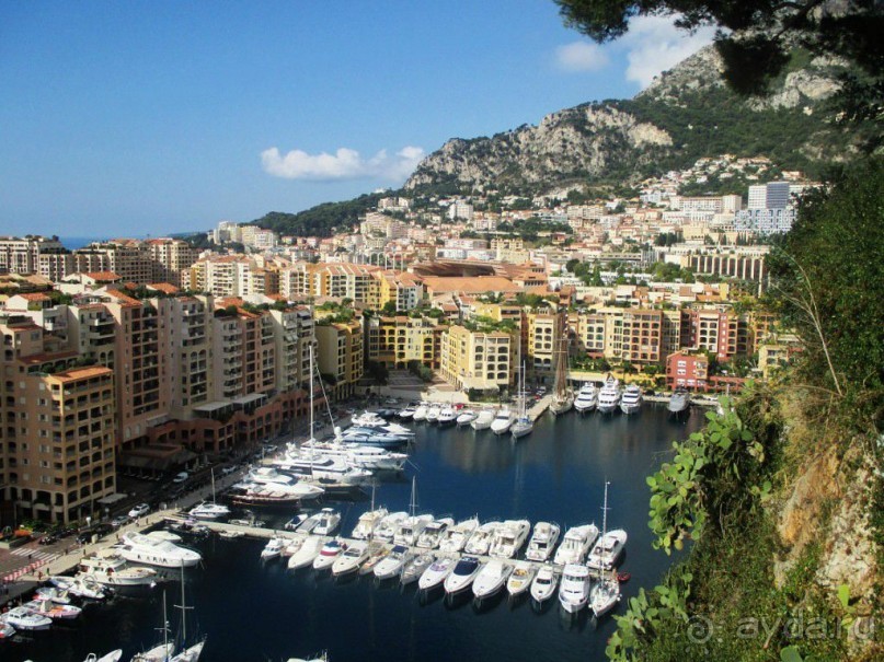 Монако - самое маленькое государство мира.