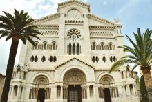 Монако - самое маленькое государство мира.