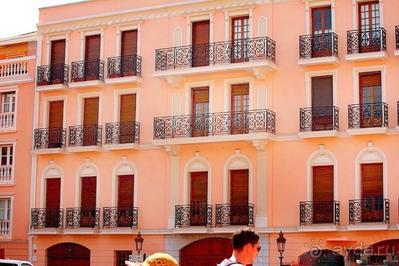 Монако - самое маленькое государство мира.