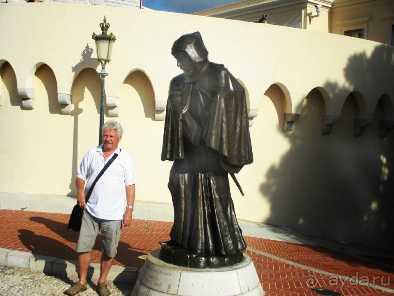 Монако - самое маленькое государство мира.