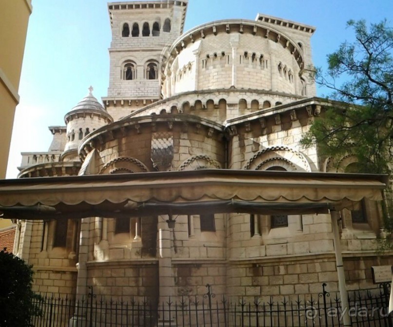 Монако - самое маленькое государство мира.