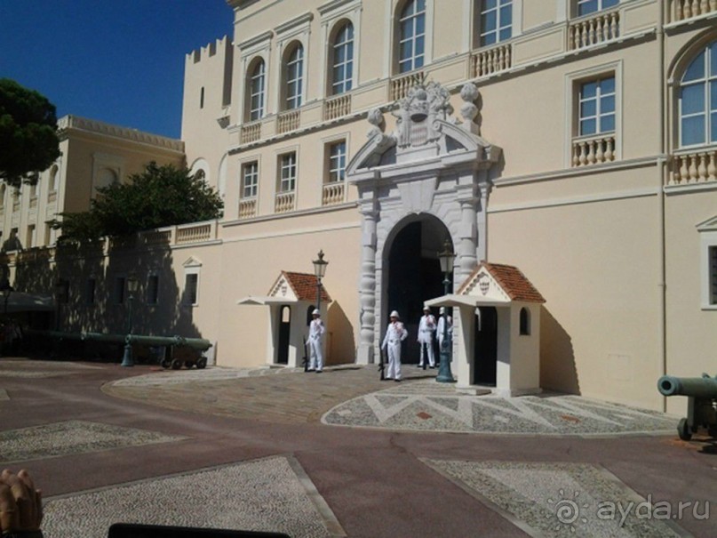 Монако - самое маленькое государство мира.