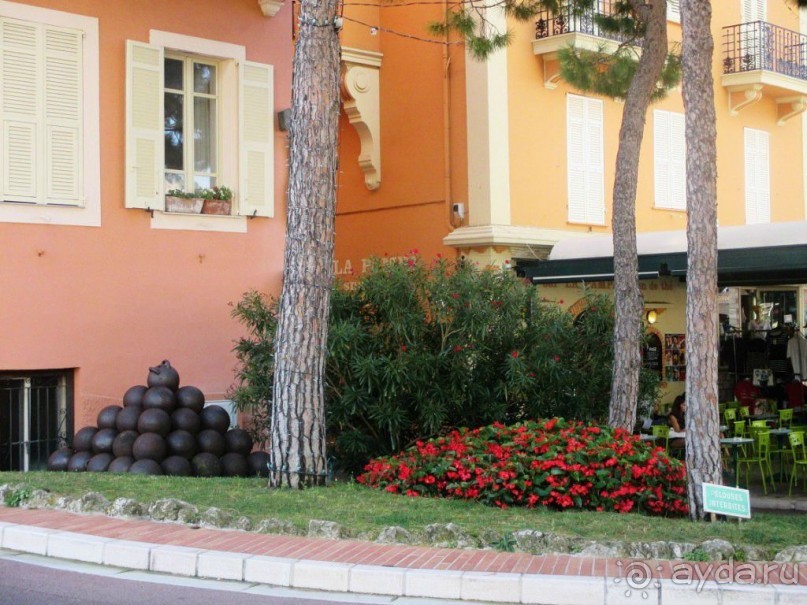 Монако - самое маленькое государство мира.