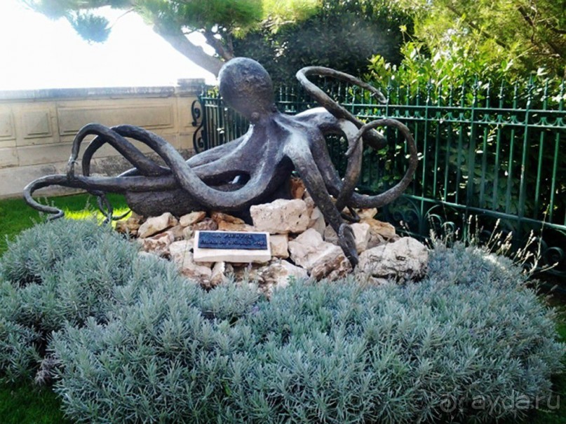 Монако - самое маленькое государство мира.