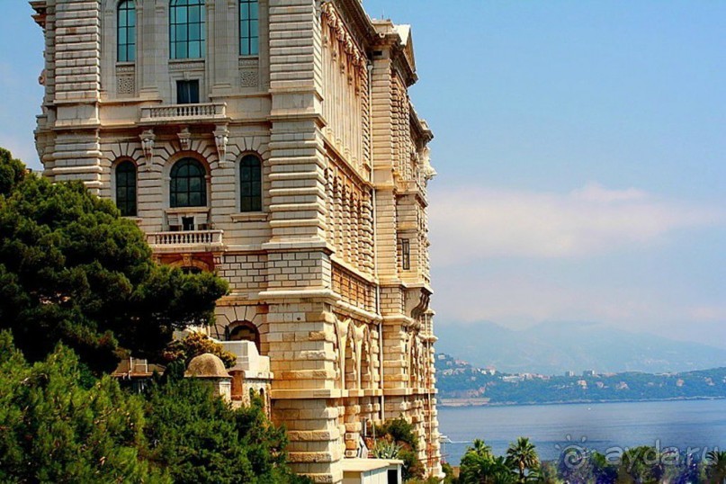 Монако - самое маленькое государство мира.