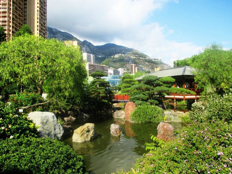 Монако - самое маленькое государство мира.