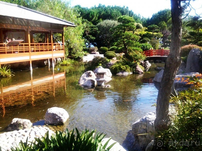 Монако - самое маленькое государство мира.