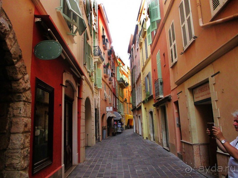 Монако - самое маленькое государство мира.