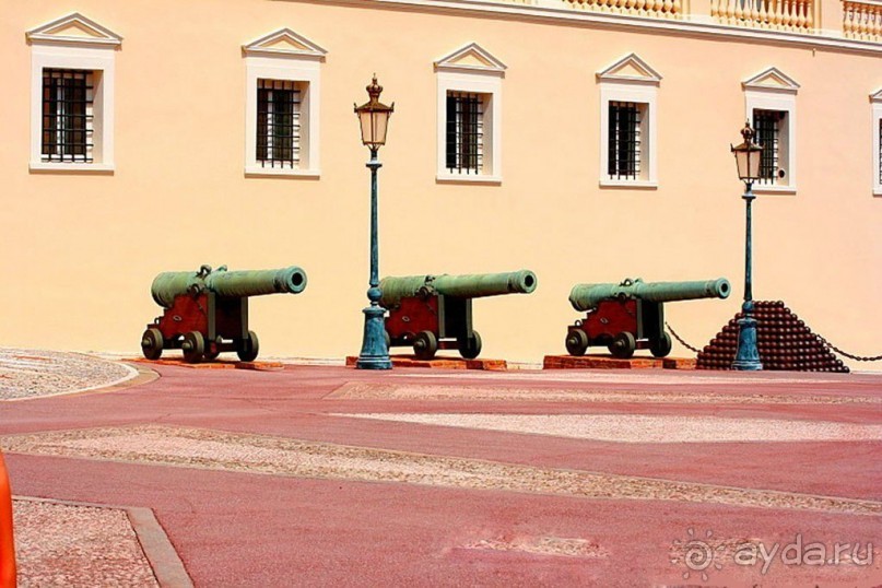 Монако - самое маленькое государство мира.