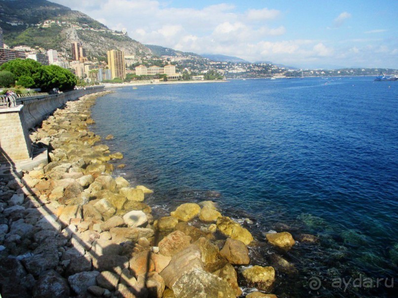 Монако - самое маленькое государство мира.