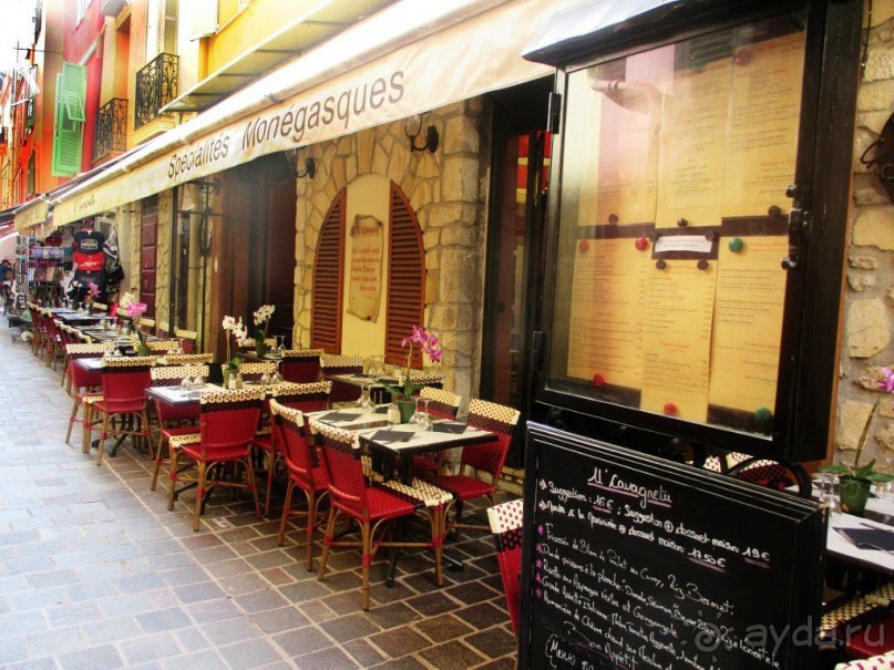 Монако - самое маленькое государство мира.