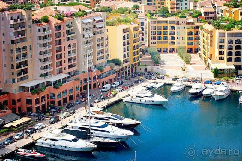 Монако - самое маленькое государство мира.