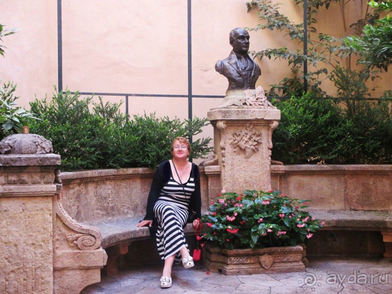 Монако - самое маленькое государство мира.