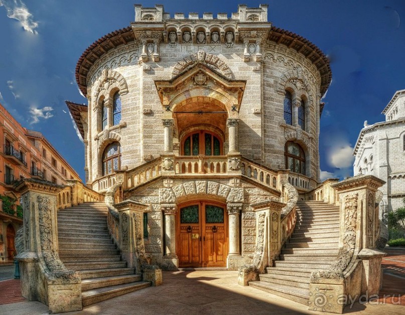 Монако - самое маленькое государство мира.