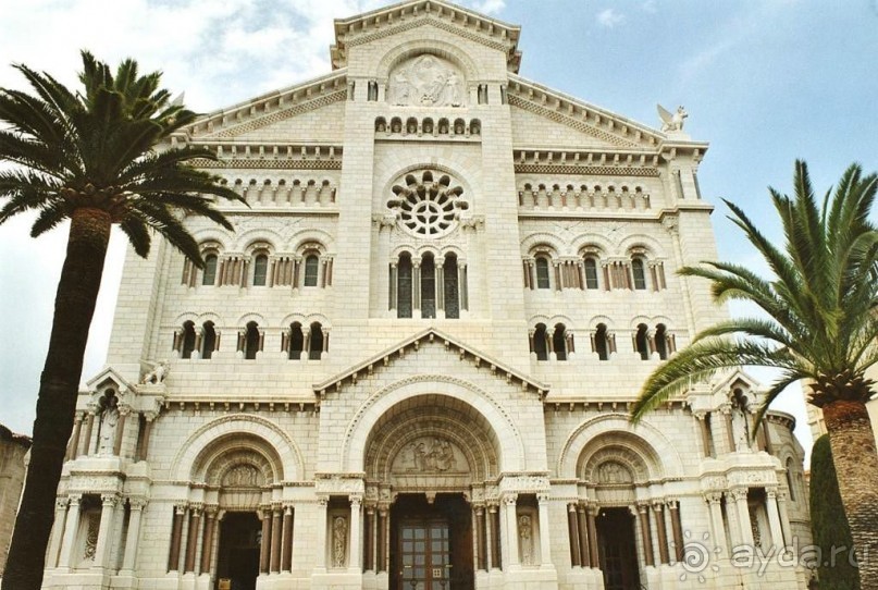 Монако - самое маленькое государство мира.