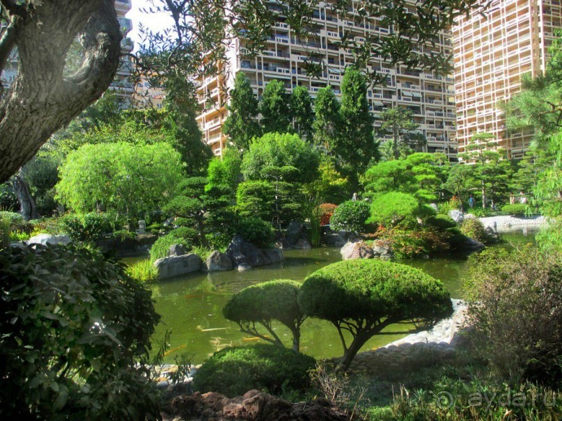 Монако - самое маленькое государство мира.