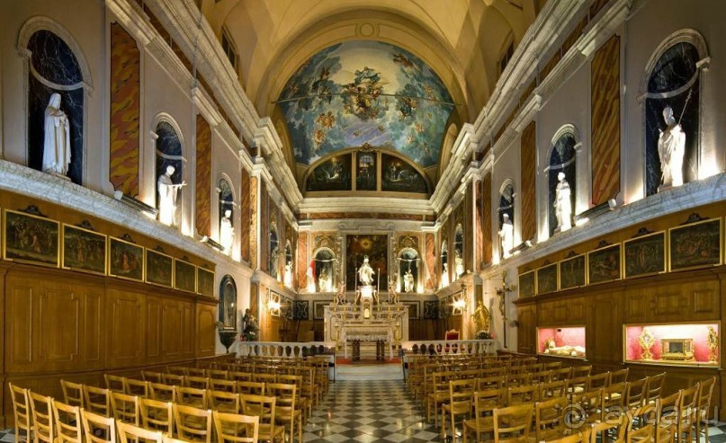 Монако - самое маленькое государство мира.