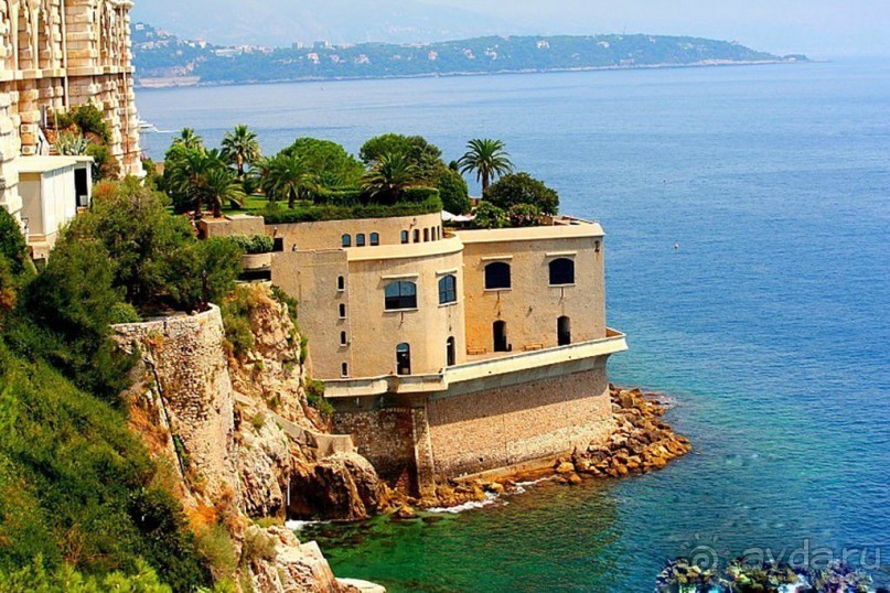 Монако - самое маленькое государство мира.