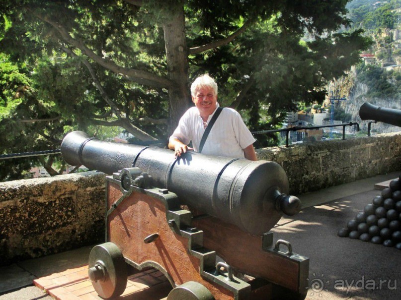 Монако - самое маленькое государство мира.