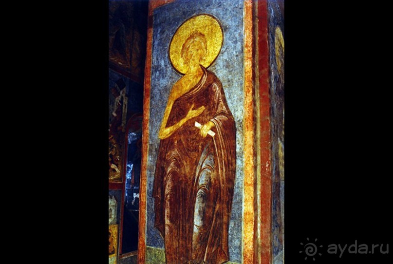 Святыня православия - Новодевичий монастырь в Москве.