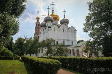 Святыня православия - Новодевичий монастырь в Москве.