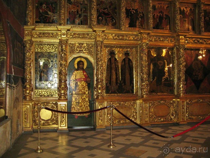 Святыня православия - Новодевичий монастырь в Москве.