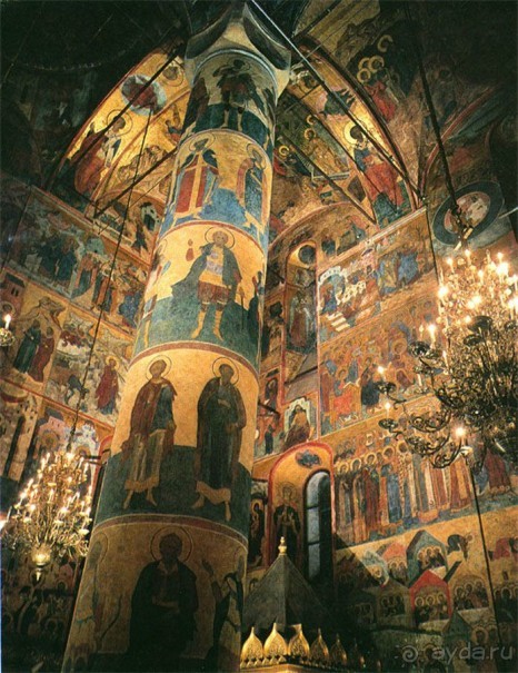 Святыня православия - Новодевичий монастырь в Москве.