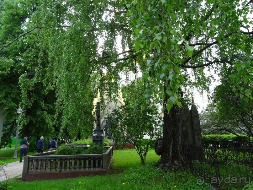 Святыня православия - Новодевичий монастырь в Москве.