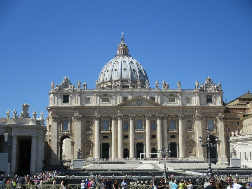 Собор Святого Петра в Ватикане.