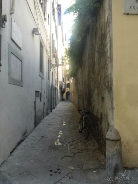 Узкие улочки флоренции.