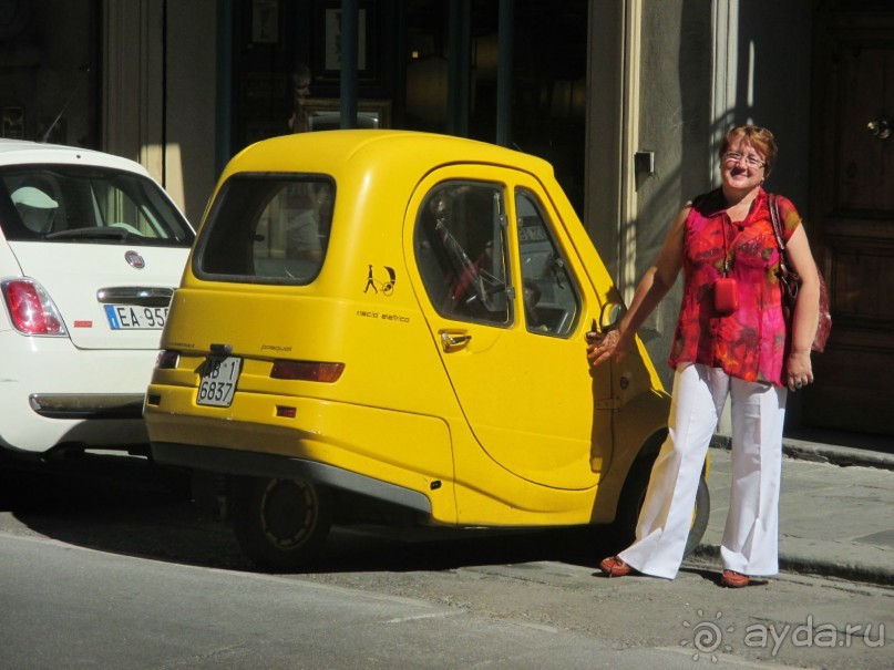 Флоренция. Самый подходящий транспорт для узких улочек.