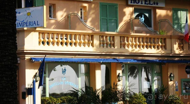 Маленький уютный отельчик на Лазурном берегу в МентОне-городе лимонов и апельсинов.