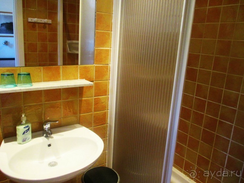 Маленький уютный отельчик на Лазурном берегу в МентОне-городе лимонов и апельсинов.