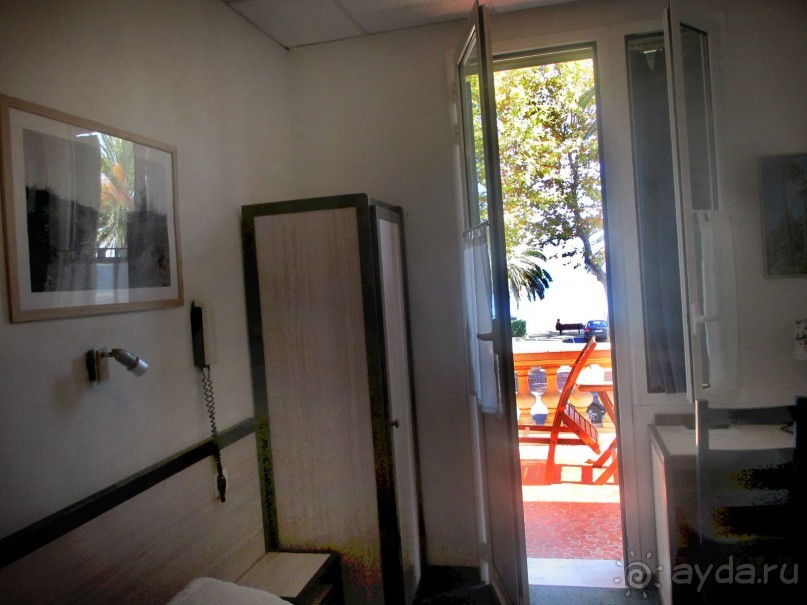 Маленький уютный отельчик на Лазурном берегу в МентОне-городе лимонов и апельсинов.