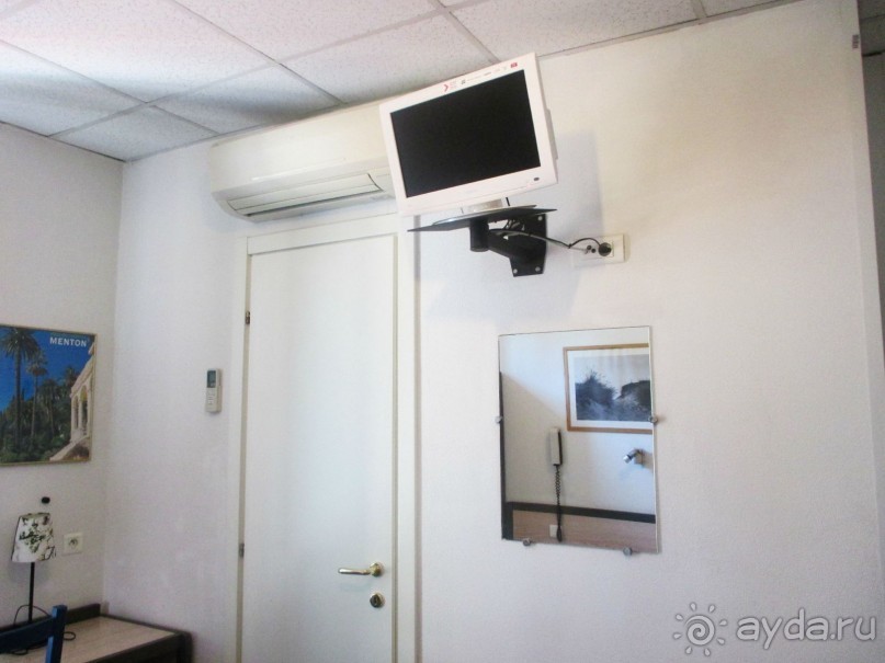 Маленький уютный отельчик на Лазурном берегу в МентОне-городе лимонов и апельсинов.