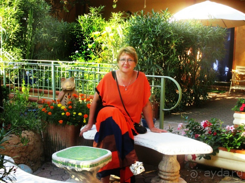 Маленький уютный отельчик на Лазурном берегу в МентОне-городе лимонов и апельсинов.