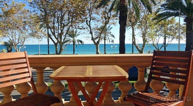 Маленький уютный отельчик на Лазурном берегу в МентОне-городе лимонов и апельсинов.