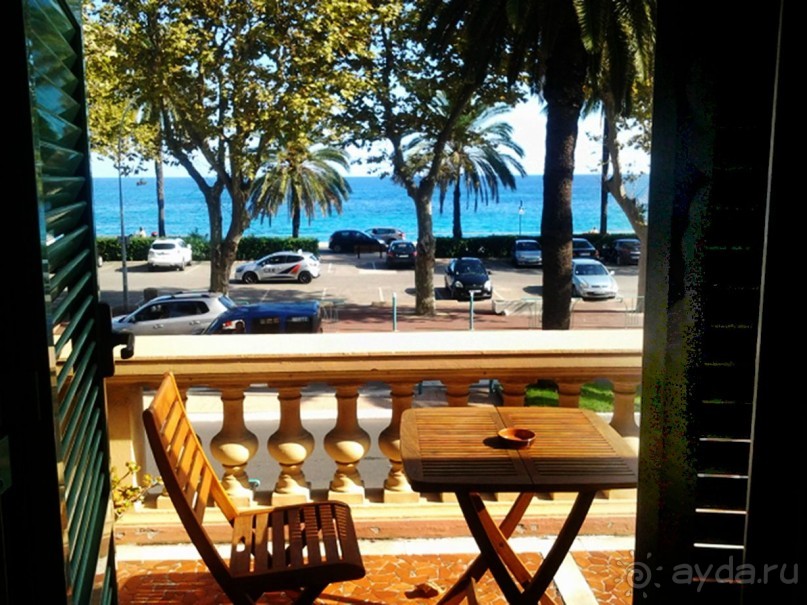 Маленький уютный отельчик на Лазурном берегу в МентОне-городе лимонов и апельсинов.