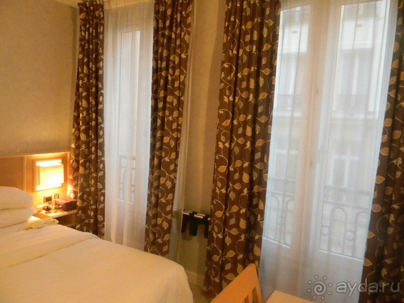 Скромненькая двоечка в 9 округе Парижа.