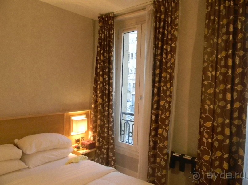 Скромненькая двоечка в 9 округе Парижа.