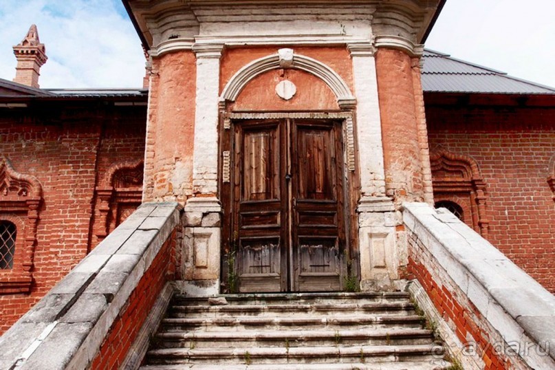 В 1788 году последовал указ, по которому границы епархий должны были
совпадать с границами губерний, при этом некоторые епархии были
упразднены, в том числе и Крутицкая.
Церкви Крутицкой епархии были перераспределены между Московской,
Орловской, Калужской и Смоленской епархиями.