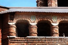 Успенские переходы, соединяющие Терем и Малый Успенский собор, украшены одиночными изразцами: