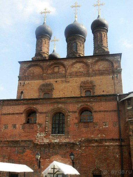 К середине XV века могущество Золотой Орды ослабело.
В 1454 году при митрополите Московском и всея Руси Ионе в правление
Василия Тёмного епископ Сарский и Подонский Вассиан перенёс свою
кафедру из города Сарая в Крутицкое подворье, он же стал первым
епископом Крутицким. К середине XV века могущество Золотой Орды ослабело.
В 1454 году при митрополите Московском и всея Руси Ионе в правление
Василия Тёмного епископ Сарский и Подонский Вассиан перенёс свою
кафедру из города Сарая в Крутицкое подворье, он же стал первым
епископом Крутицким.