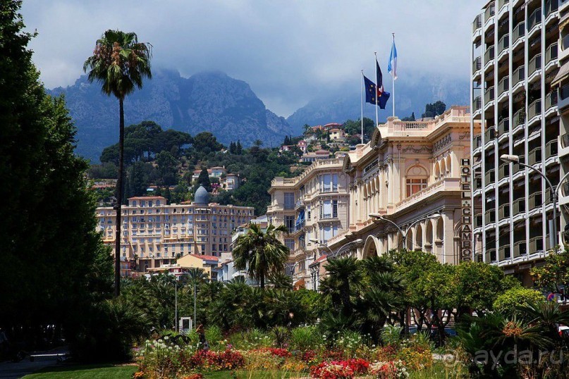 В Ментоне сохраняется дух аристократического туризма, ибо богатых отставников здесь даже больше, чем в Ницце.